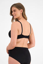 Load image into Gallery viewer, Berlei Barely There Lace Bra - Black